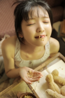 小乌酱黑白双丝榨精在线观看